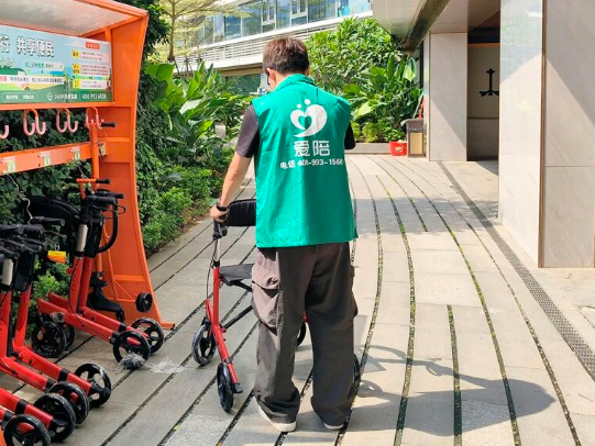 景區(qū)服務如何提升游客體驗？愛陪共享設備破解全年齡段出行難題！